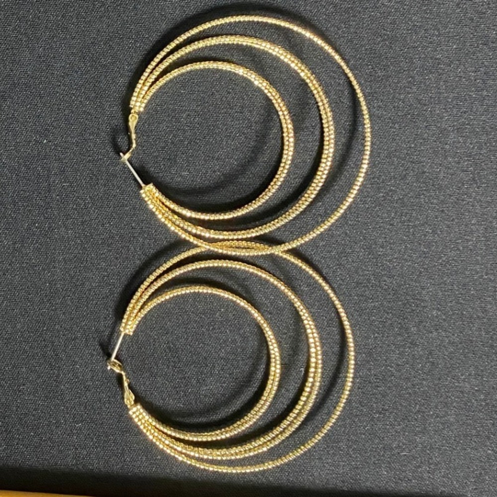 Gold Tone Triple Hoop Earrings Lightweight Everyday‎ Fashion Jewelry